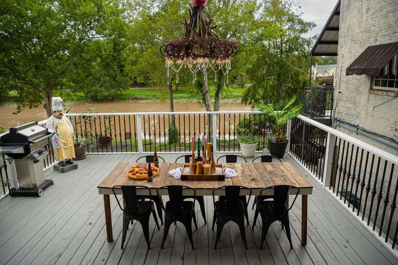 Chateau Royale, Pet Friendly, On Bayou, Downtown! New Iberia Buitenkant foto