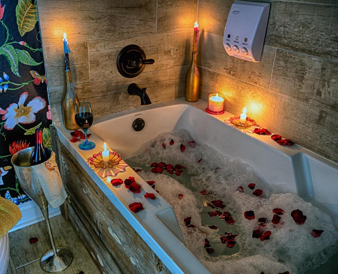 Chateau Royale, Pet Friendly, On Bayou, Downtown! New Iberia Buitenkant foto