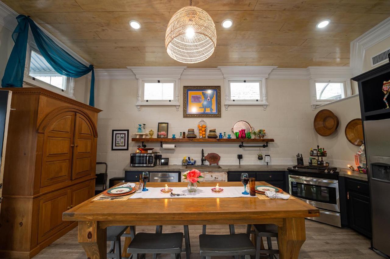 Chateau Royale, Pet Friendly, On Bayou, Downtown! New Iberia Buitenkant foto