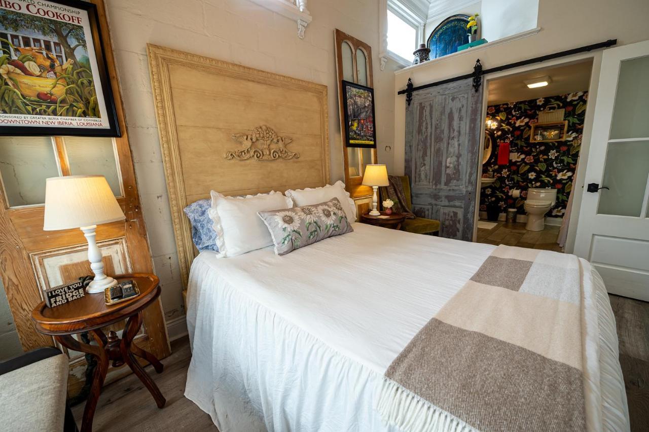 Chateau Royale, Pet Friendly, On Bayou, Downtown! New Iberia Buitenkant foto