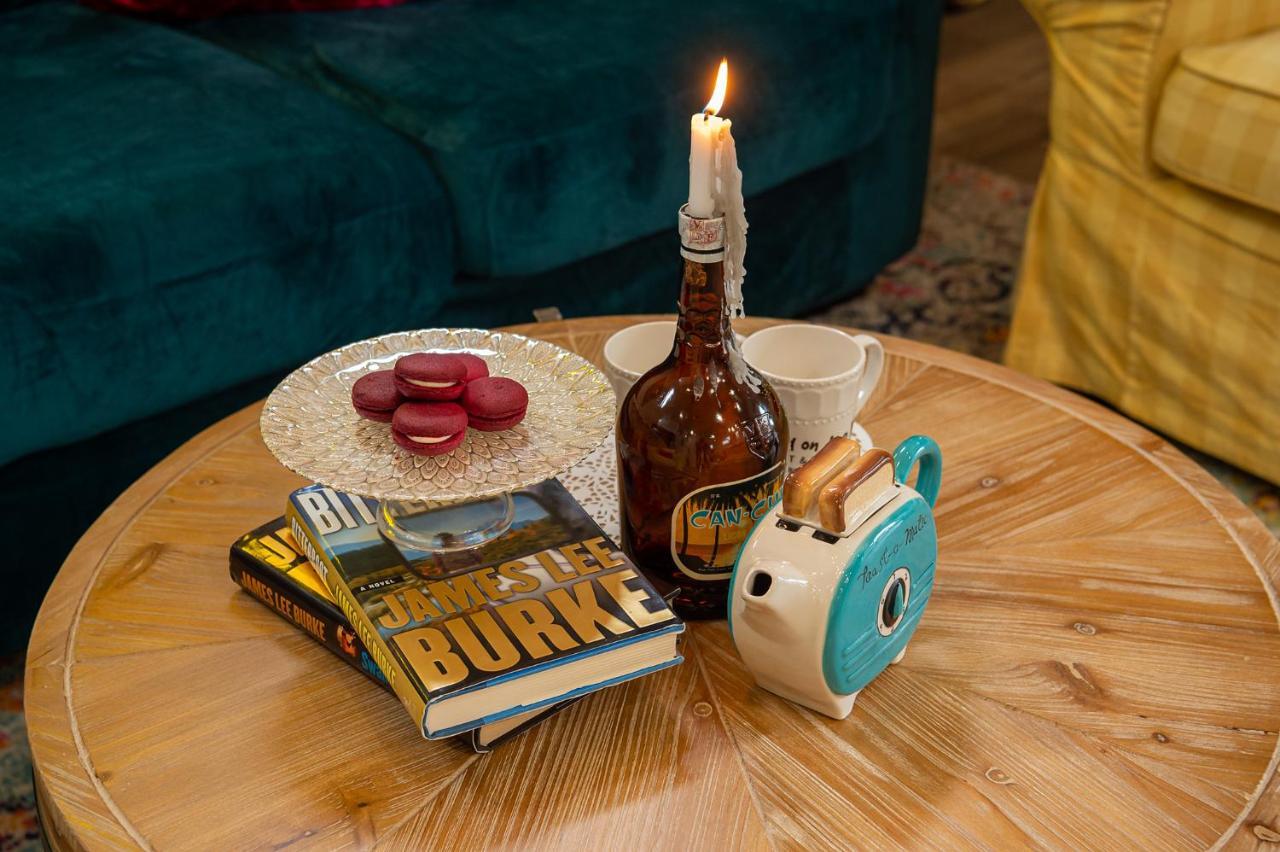 Chateau Royale, Pet Friendly, On Bayou, Downtown! New Iberia Buitenkant foto