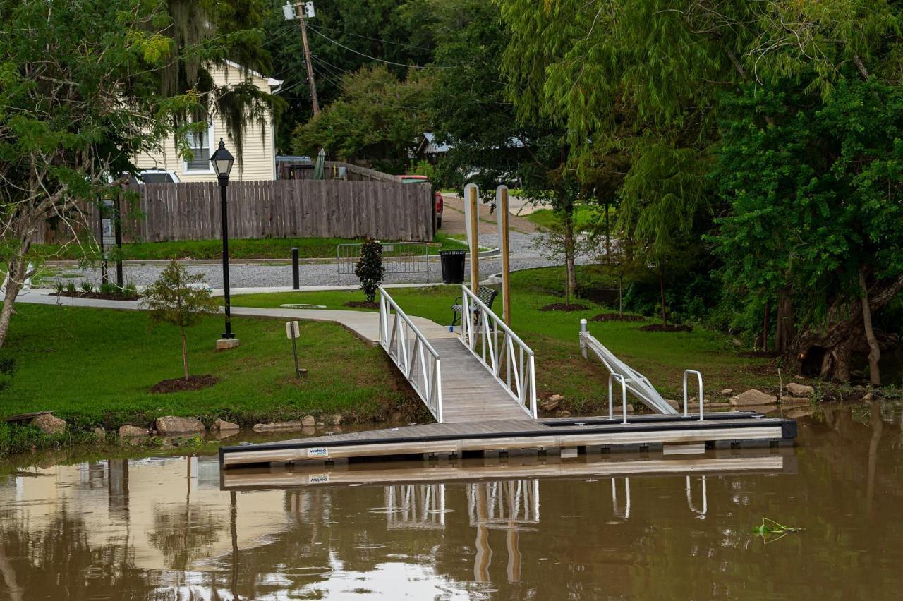 Chateau Royale, Pet Friendly, On Bayou, Downtown! New Iberia Buitenkant foto
